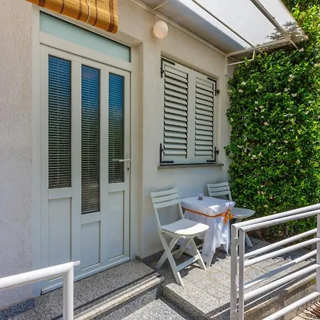 Apartment Ljiljanka *