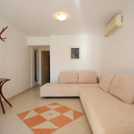 Apartment Ljiljanka *